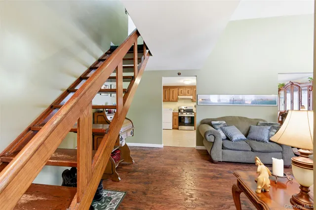 $589,999 | 1039 Sipp Avenue, Medford, NY 11763