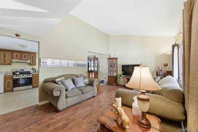 $589,999 | 1039 Sipp Avenue, Medford, NY 11763