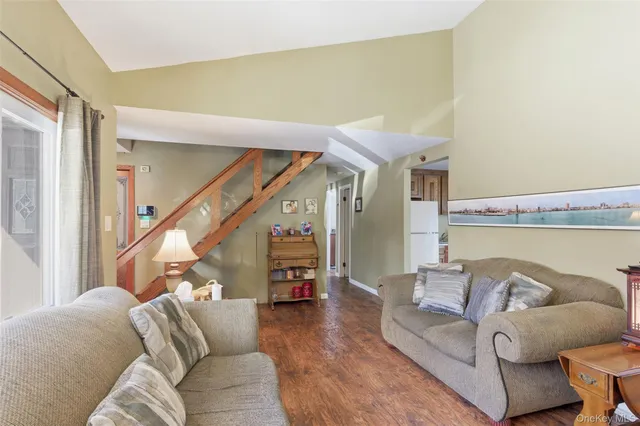 $589,999 | 1039 Sipp Avenue, Medford, NY 11763