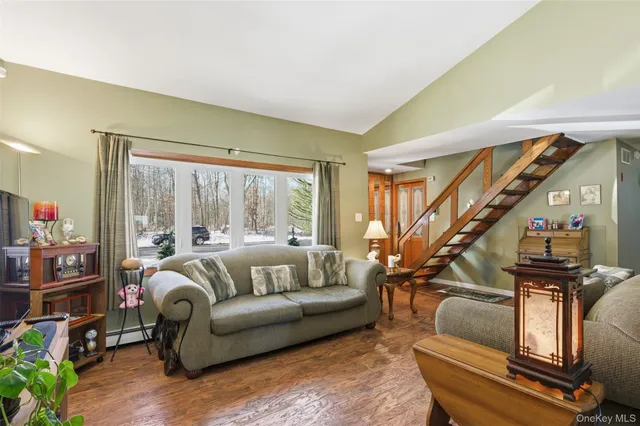 $589,999 | 1039 Sipp Avenue, Medford, NY 11763