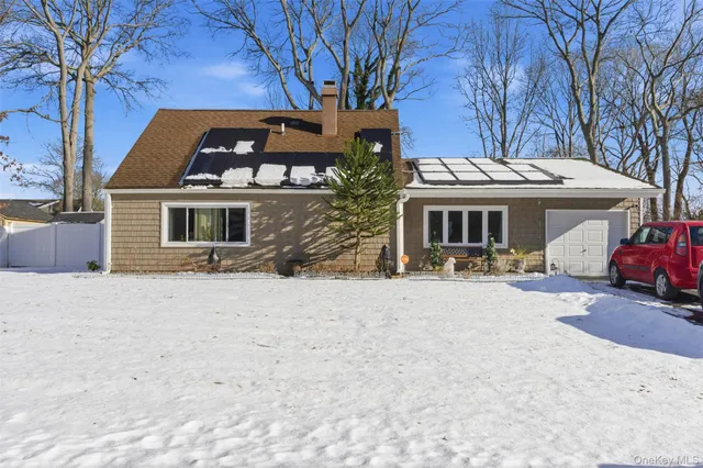 $589,999 | 1039 Sipp Avenue, Medford, NY 11763