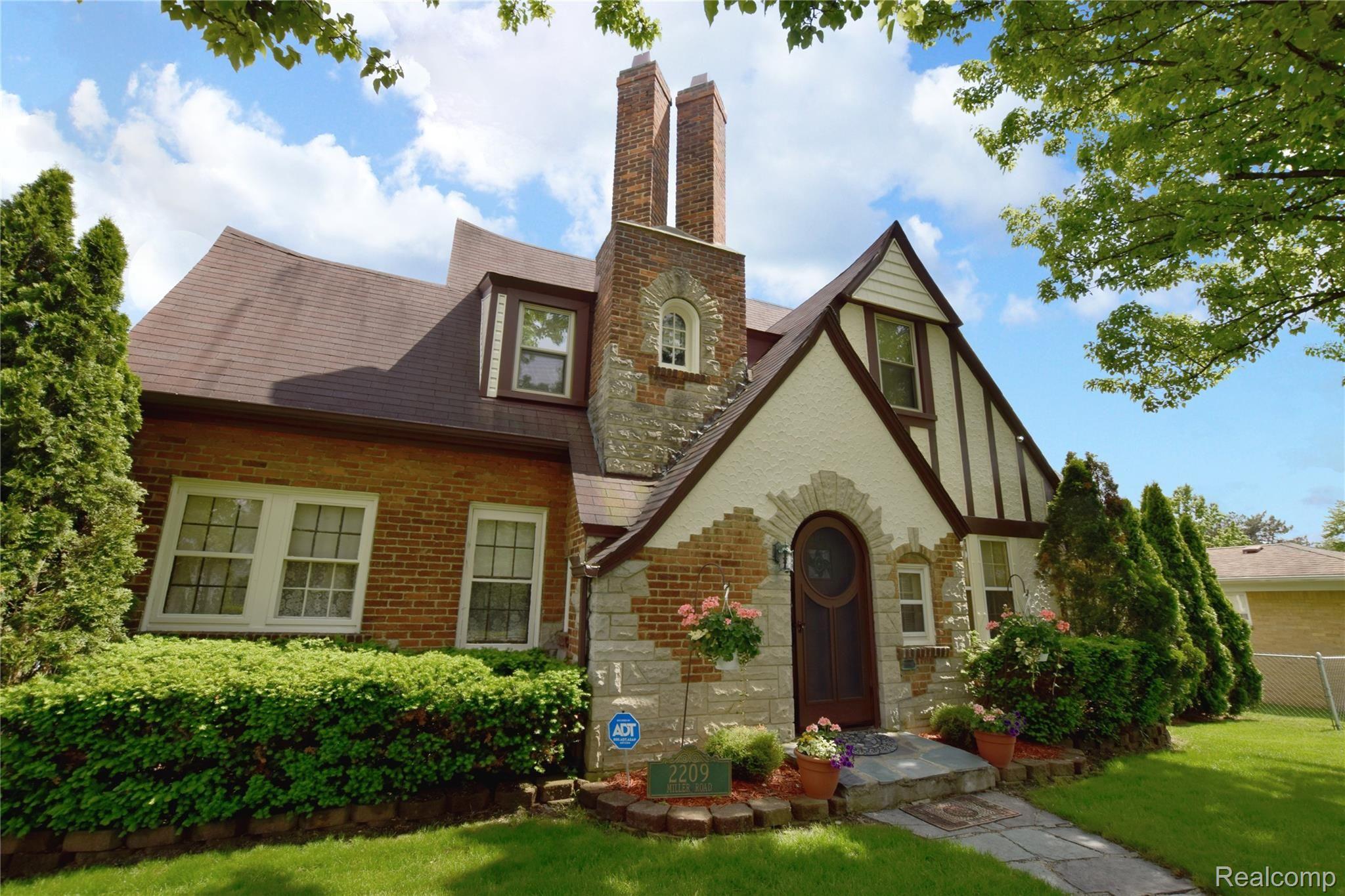 2209 Miller Road Flint, MI 48503 - Photo 2 of 24 Brick Exterior