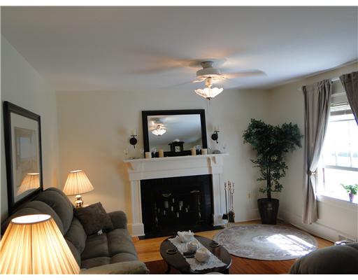 84 3rd Street Newport, RI 02840 - Photo 8 of 12 Living Room.