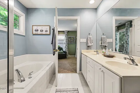 $499,995 | 911 North Columbia Street, Chapel Hill, NC 27516