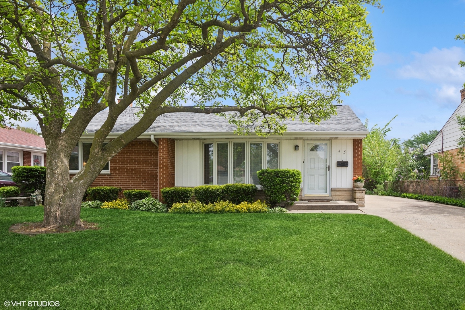 43 N Mount Des Plaines, IL 60016 - Photo 1 of 25 a front view of a house with garden