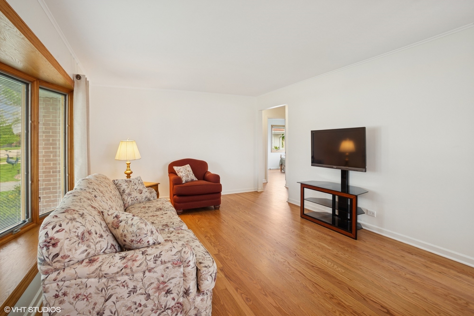 43 N Mount Des Plaines, IL 60016 - Photo 4 of 25 a bedroom with a bed and wooden floor