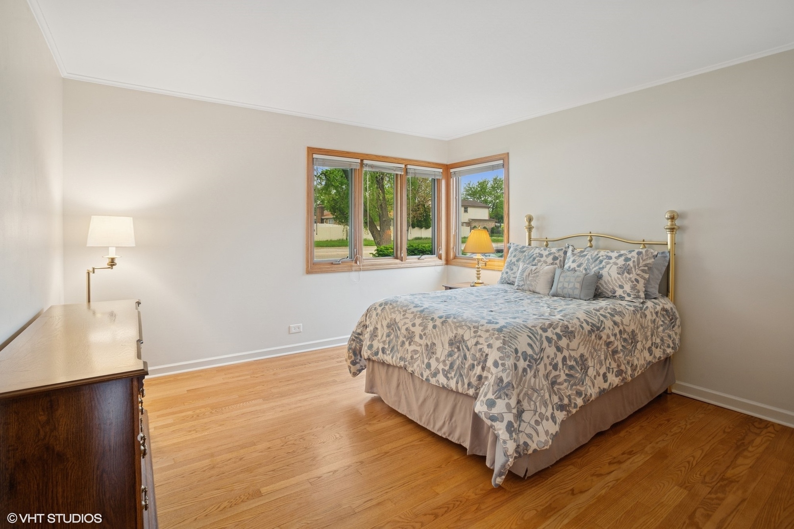 43 N Mount Des Plaines, IL 60016 - Photo 9 of 25 a bedroom with a bed and window