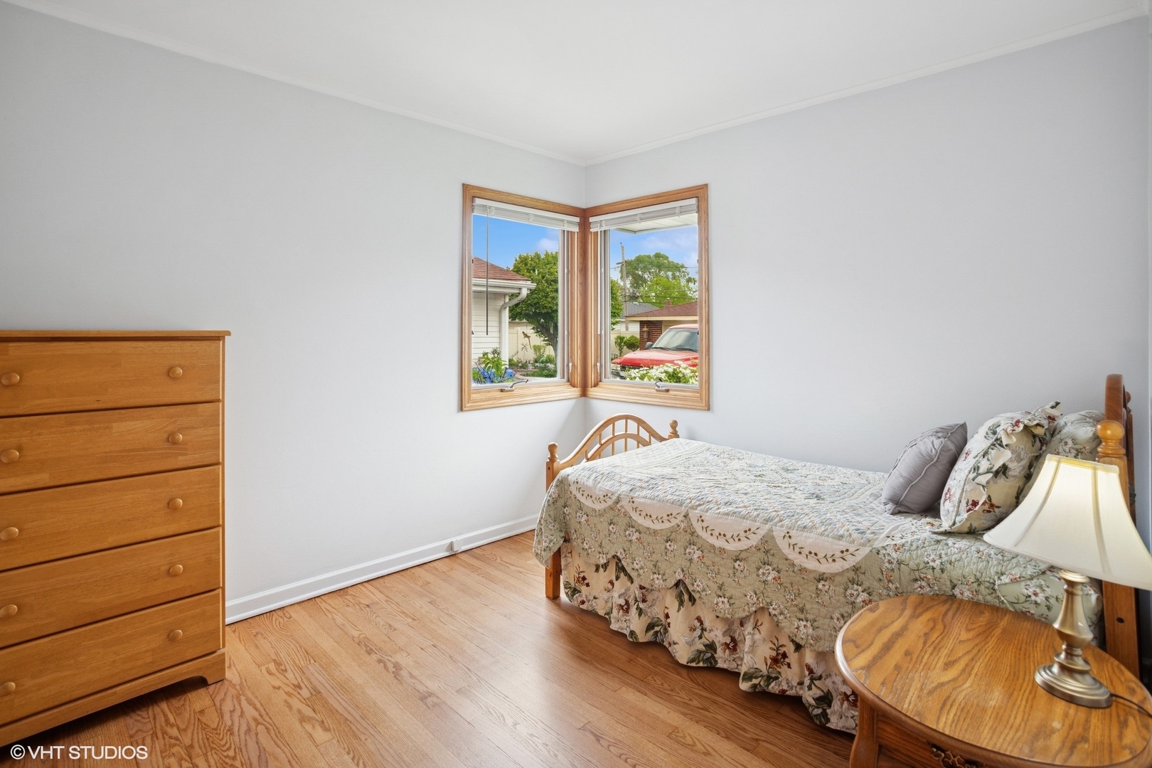 43 N Mount Des Plaines, IL 60016 - Photo 10 of 25 a bedroom with a bed and a window