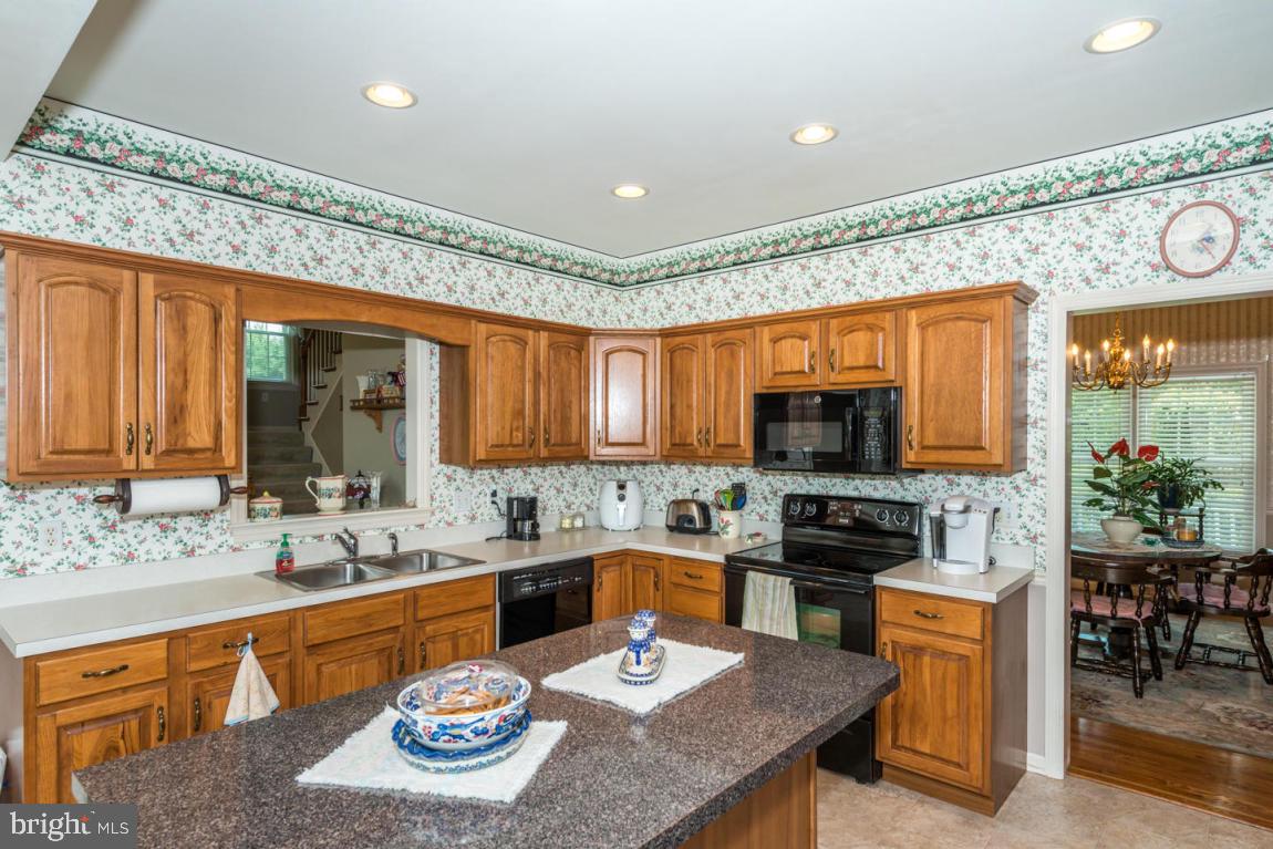 602 North Strickler Road Manheim, PA 17545 - Photo 11 of 37