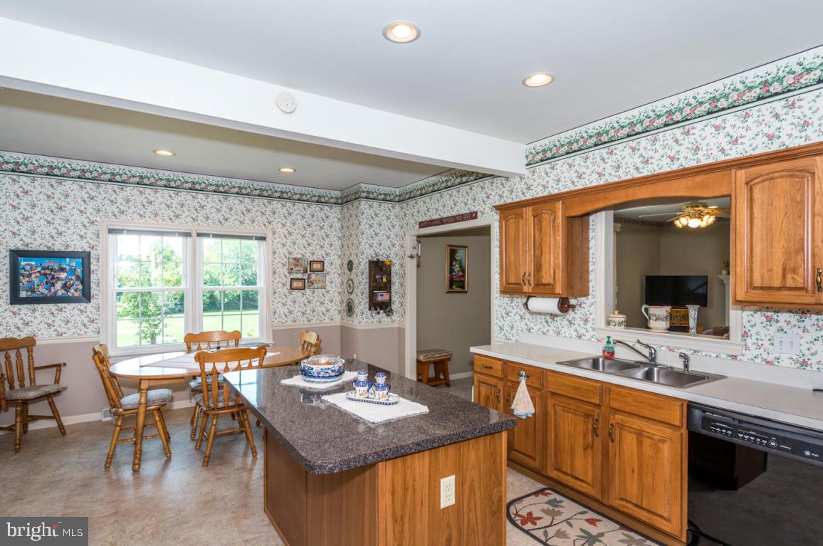 602 North Strickler Road Manheim, PA 17545 - Photo 12 of 37