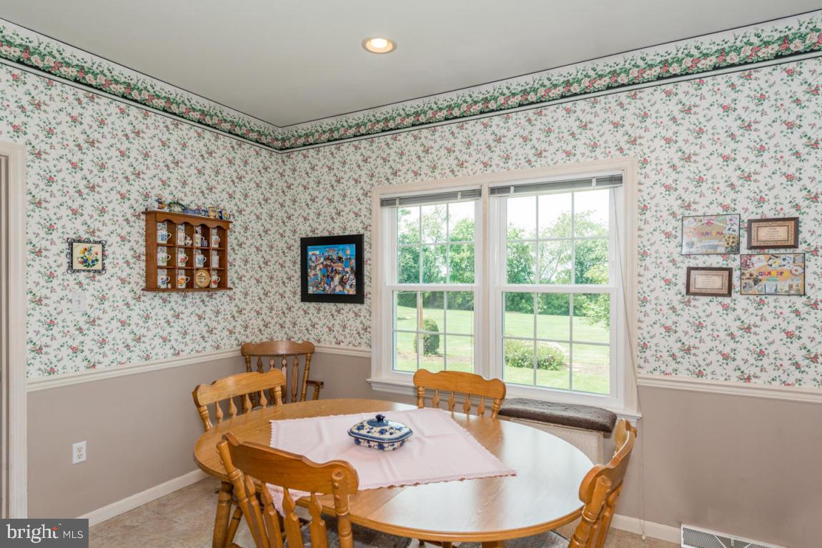 602 North Strickler Road Manheim, PA 17545 - Photo 8 of 37