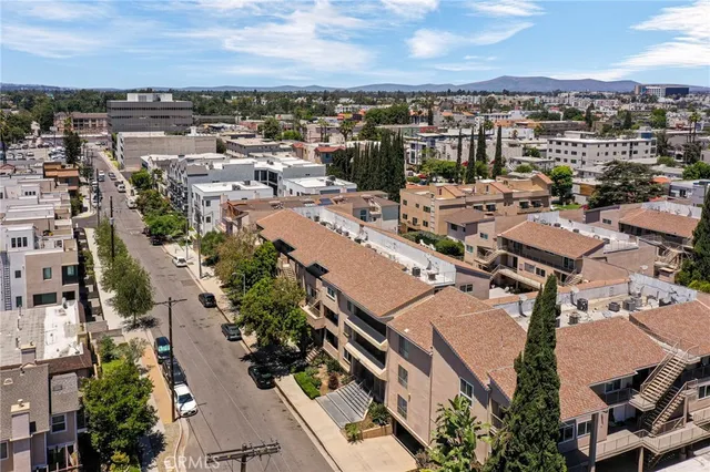 a picture of a bench in a cabinet