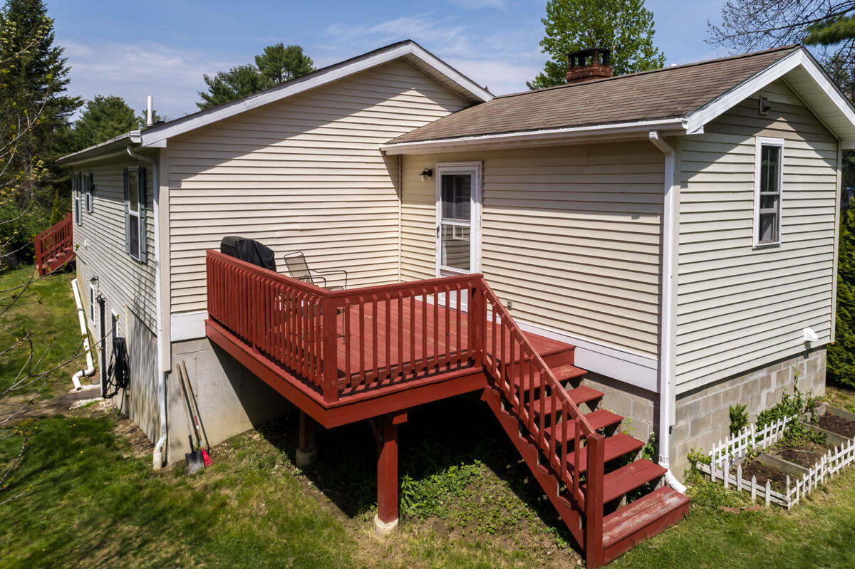 10 Radley Road Freeport, ME 04032 - Photo 26 of 44 26-Primary deck (2 of 2)