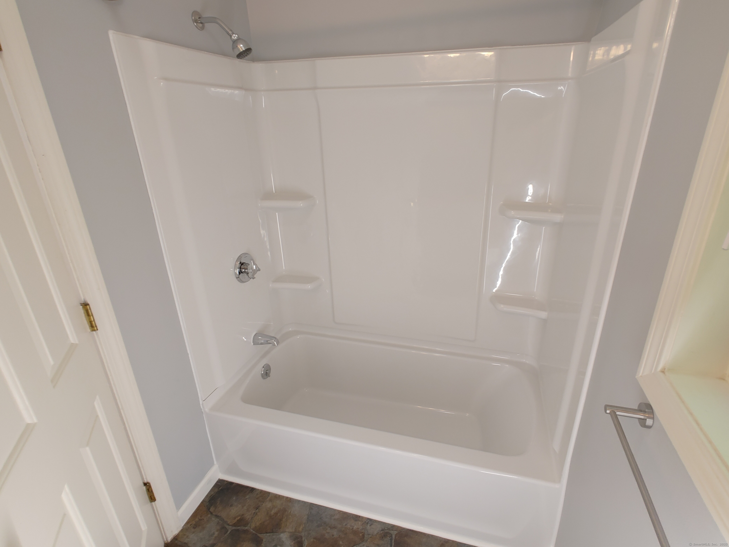 402 Whetstone Mills, Unit 402 Dayville, CT 06241 - Photo 12 of 21 a bathroom with a bathtub