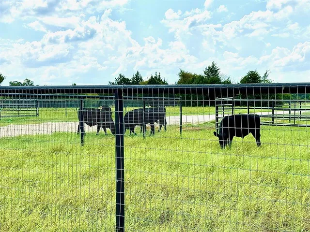 a picture of a bathroom