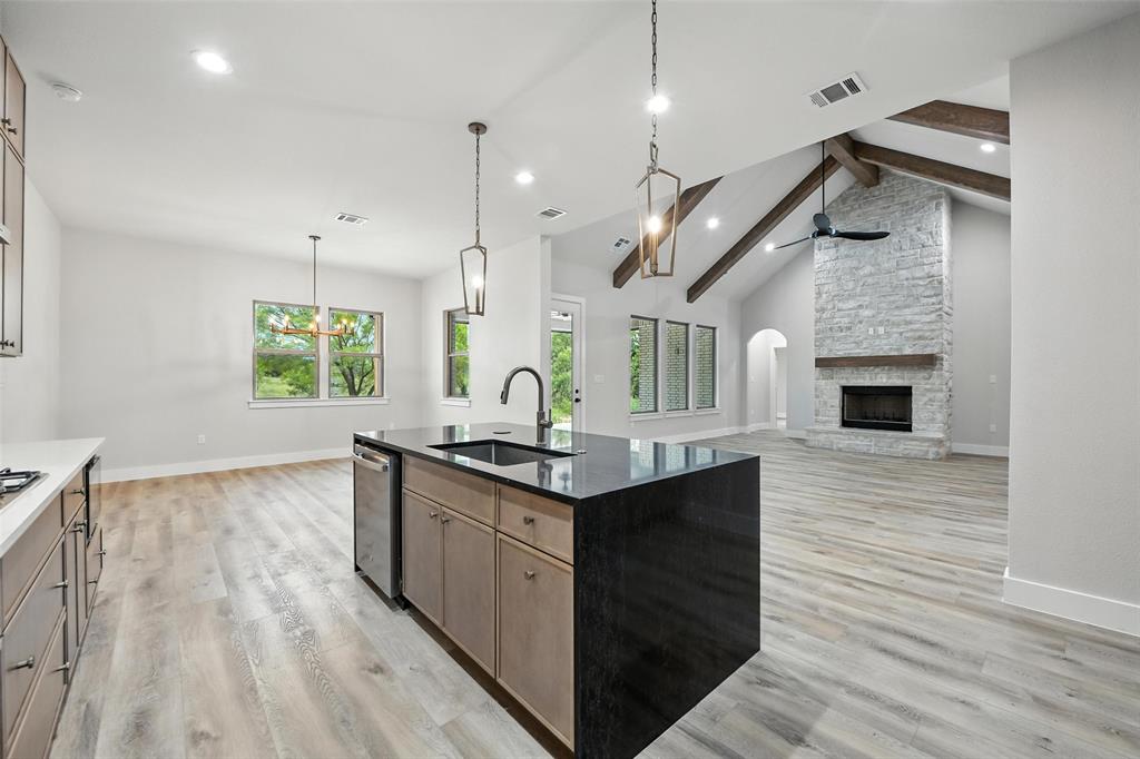 117 Goldfinch Lane Weatherford, TX 76088 - Photo 8 of 38