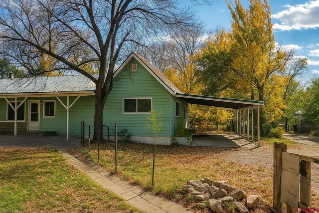 a view of a house with a yard balcony