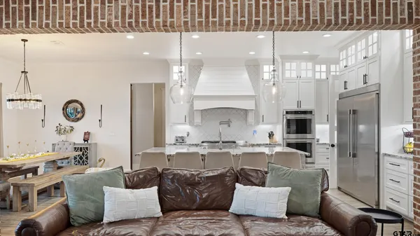 $1,000,000 | 7789 Highway 79, Henderson, TX 75654