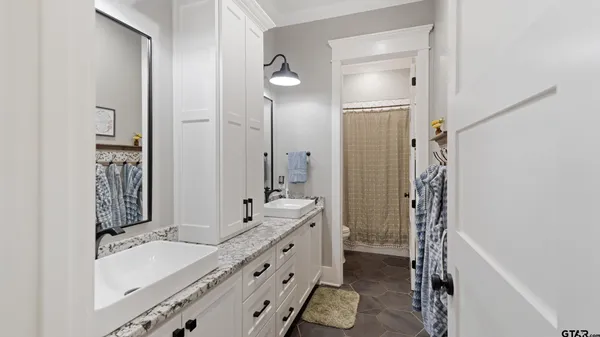 $1,000,000 | 7789 Highway 79, Henderson, TX 75654