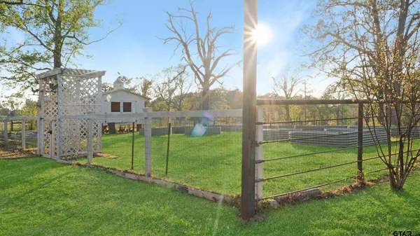 $1,000,000 | 7789 Highway 79, Henderson, TX 75654