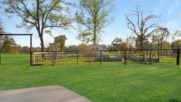 $1,000,000 | 7789 Highway 79, Henderson, TX 75654
