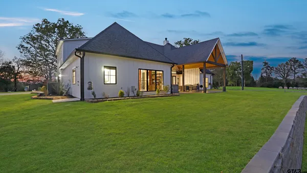 $1,000,000 | 7789 Highway 79, Henderson, TX 75654