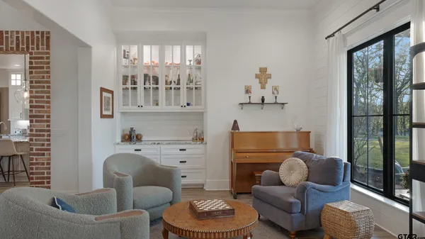 $1,000,000 | 7789 Highway 79, Henderson, TX 75654