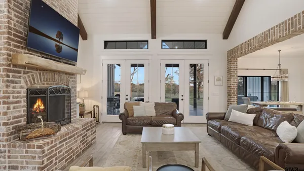 $1,000,000 | 7789 Highway 79, Henderson, TX 75654