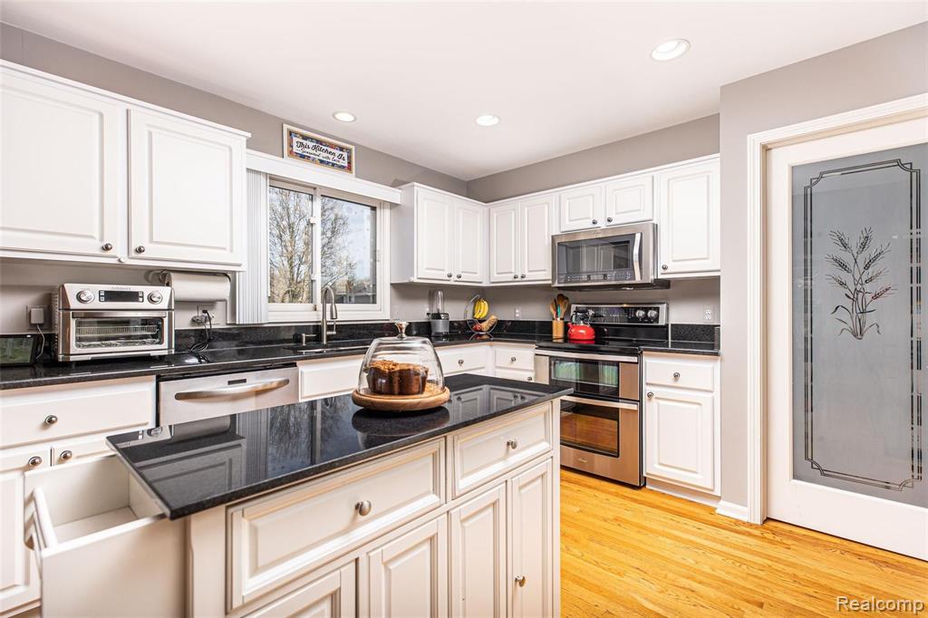 575 Gallaland Avenue Rochester Hills, MI 48307 - Photo 8 of 18