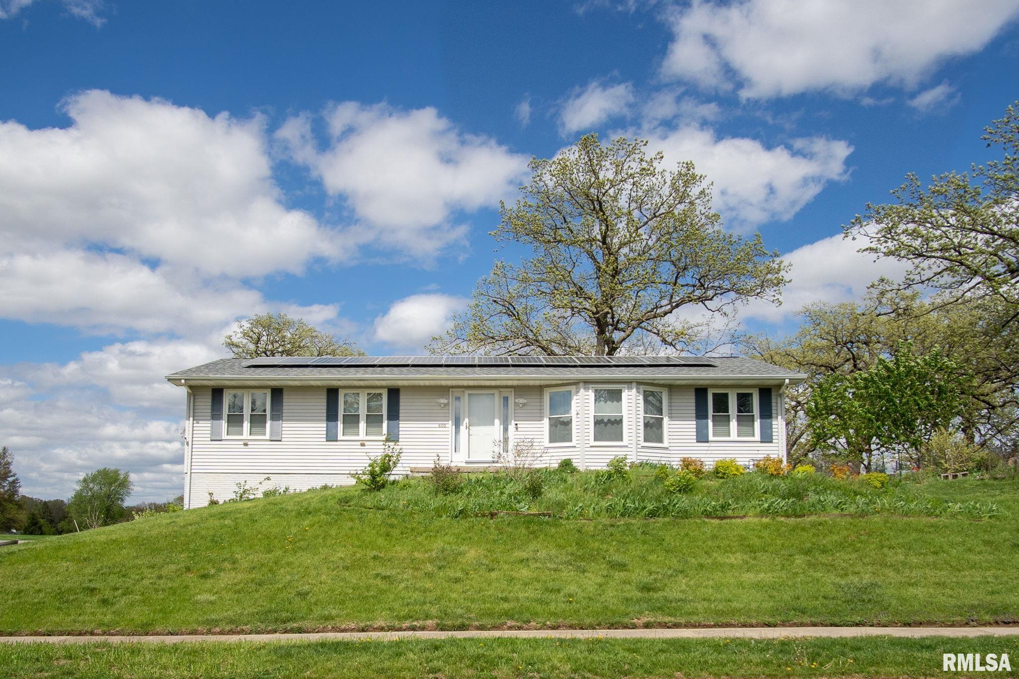 600 Breezy Point Drive Clinton, IA 52732 - Photo 1 of 45