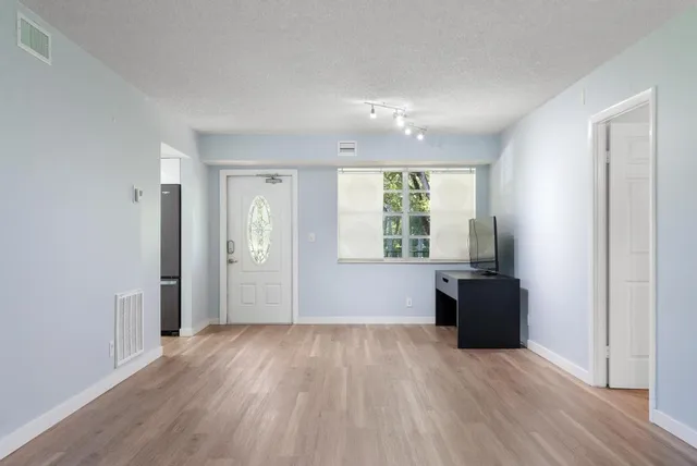 $1,750 | 124 Lake Constance Drive, West Palm Beach, FL 33411