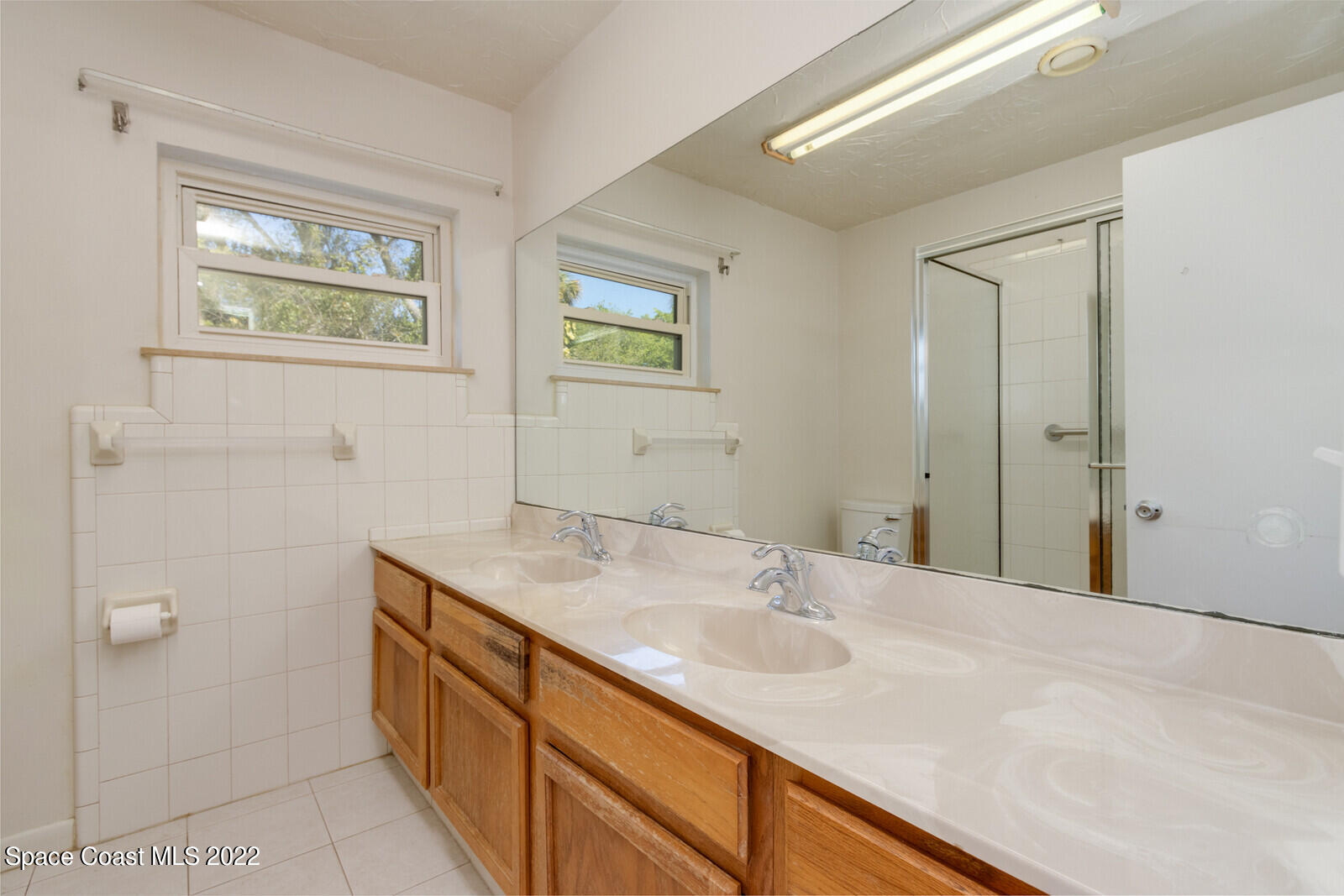 216 Dubber Road Melbourne, FL 32901 - Photo 17 of 39 a bathroom with a sink and a mirror