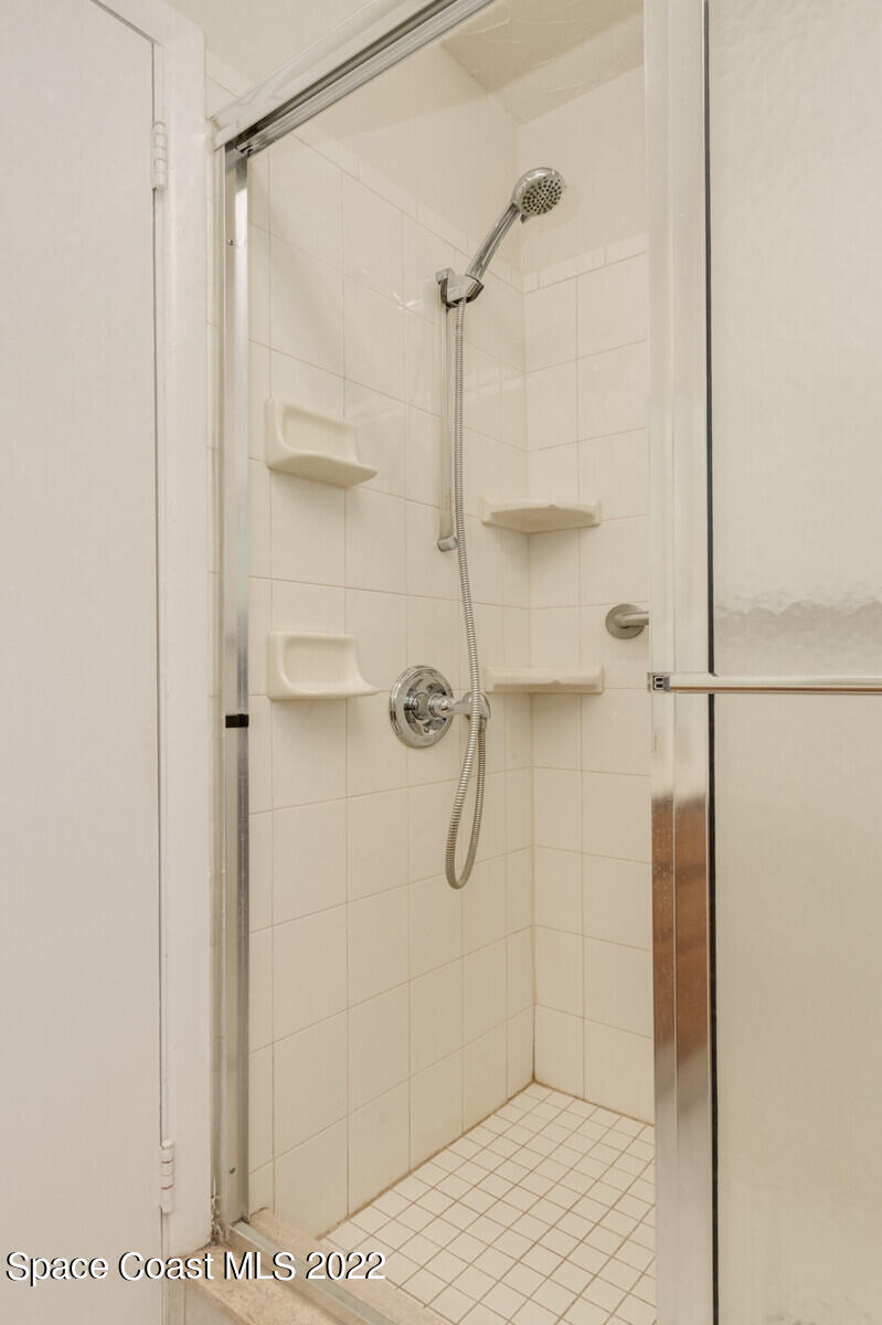216 Dubber Road Melbourne, FL 32901 - Photo 18 of 39 a bathroom with a shower
