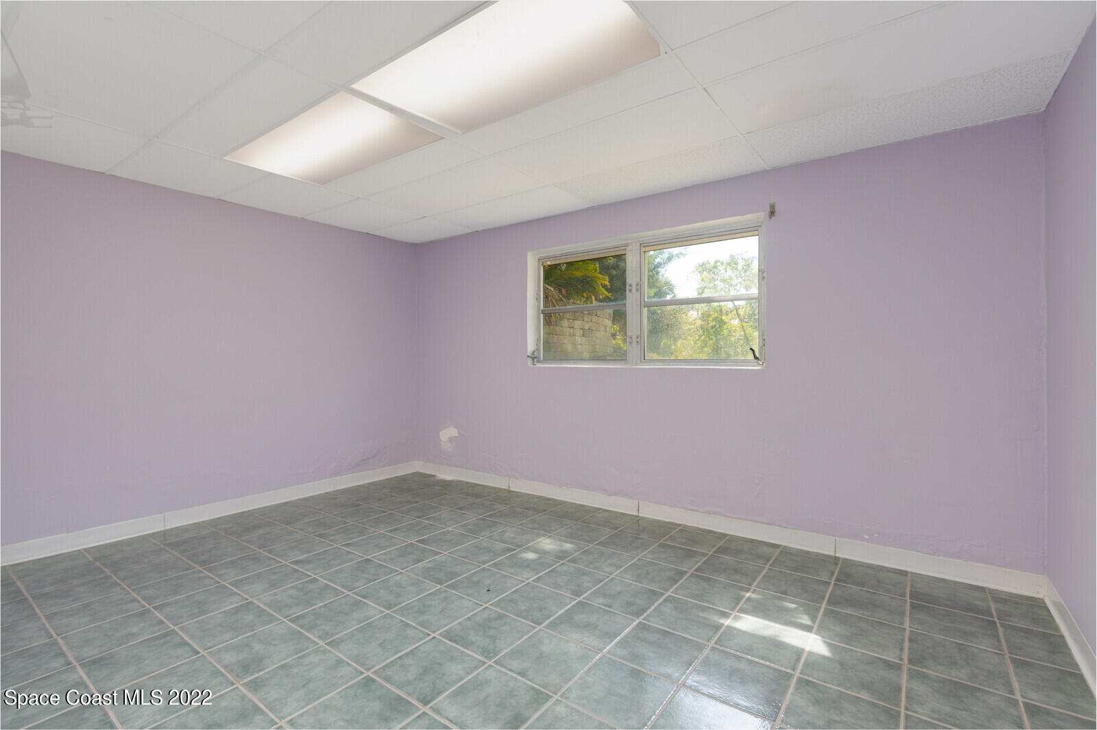 216 Dubber Road Melbourne, FL 32901 - Photo 20 of 39 an empty room with windows