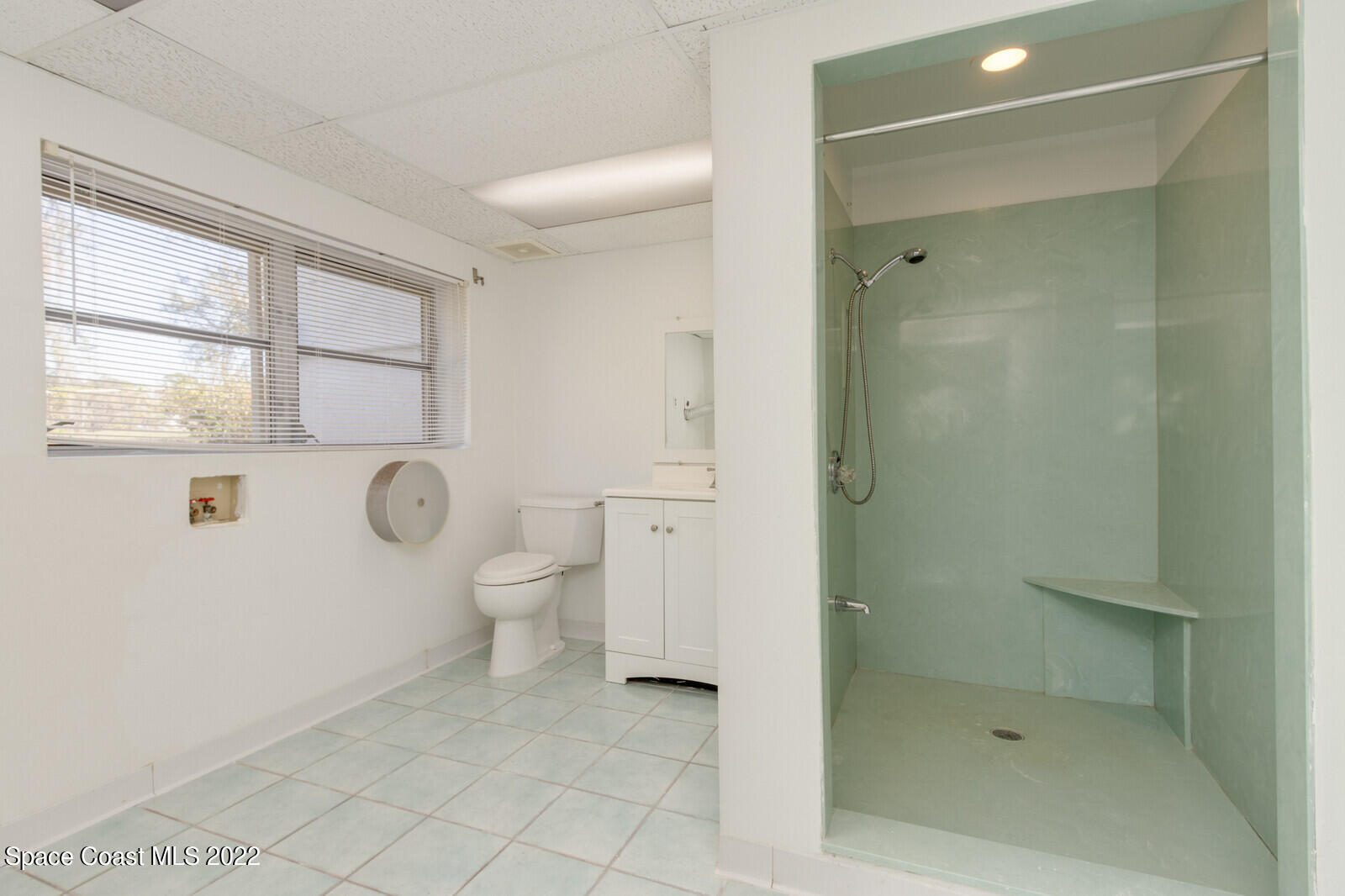 216 Dubber Road Melbourne, FL 32901 - Photo 24 of 39 a bathroom with a granite countertop sink toilet and shower