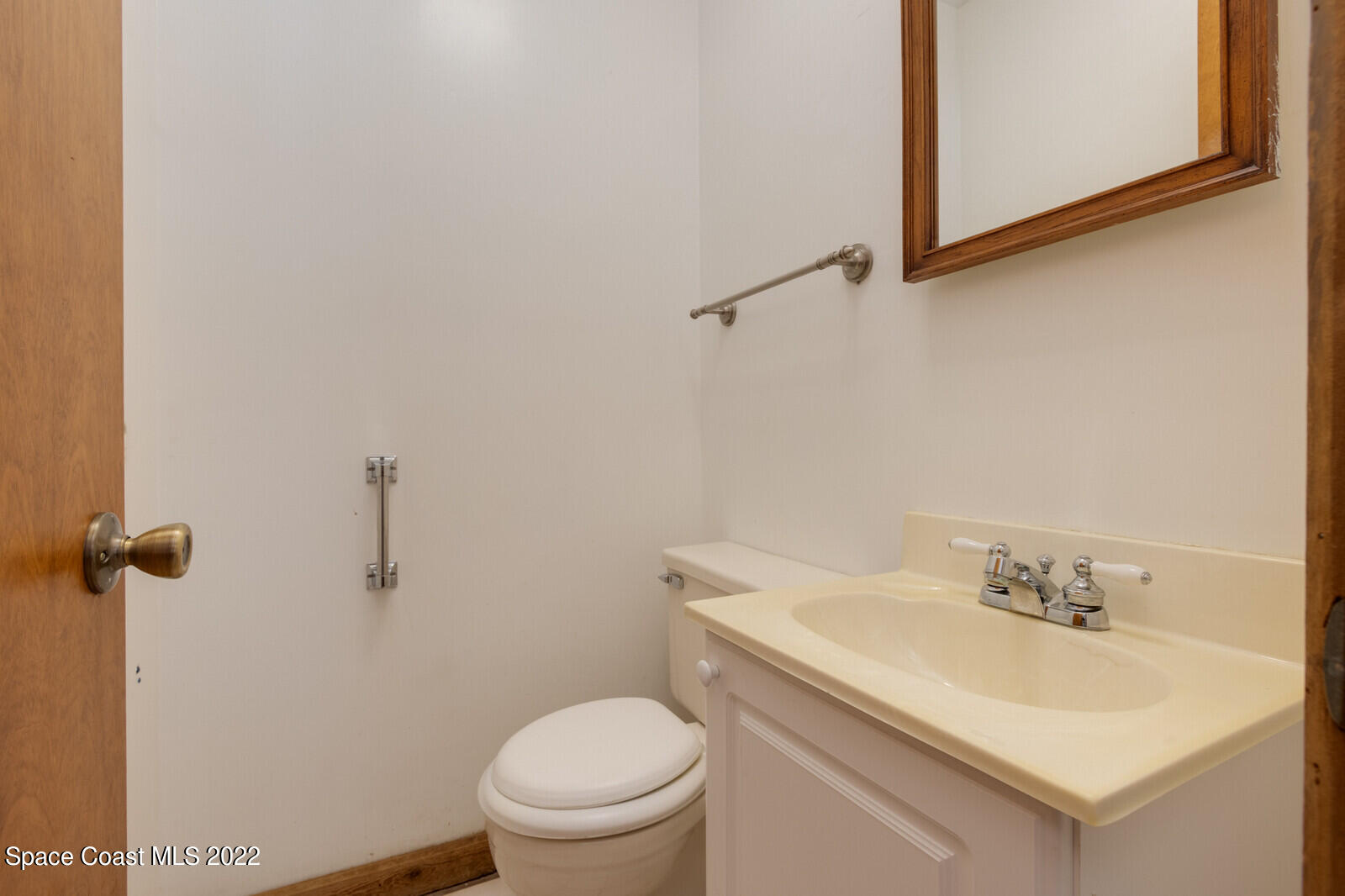 216 Dubber Road Melbourne, FL 32901 - Photo 38 of 39 a bathroom with a sink toilet and vanity