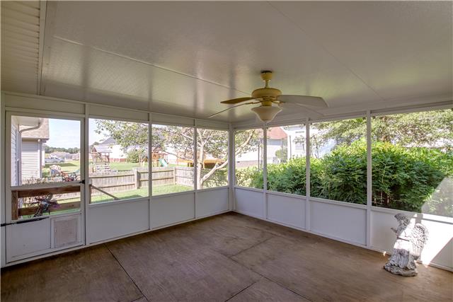 152 Fieldstone Lane Springfield, TN 37172 - Photo 16 of 20 The screen room is a nice bonus to any home. Enjoy outdoor living in privacy.