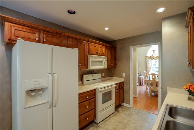 152 Fieldstone Lane Springfield, TN 37172 - Photo 6 of 20 All the appliances stay! Lots of cabinets, an eat in kitchen area for a table, and a pantry!