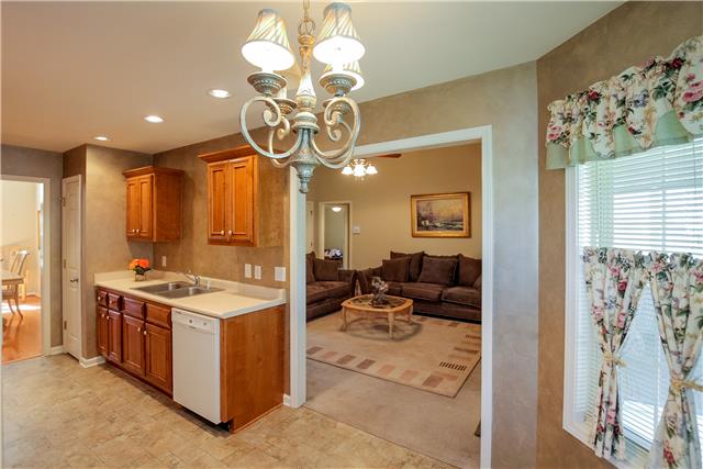 152 Fieldstone Lane Springfield, TN 37172 - Photo 8 of 20 Open walkway into the living room. Very convenient.