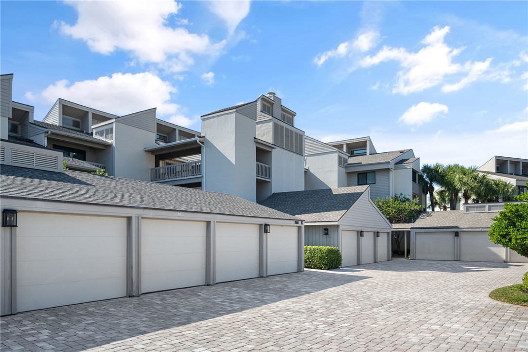 1860 Bay Road, Unit 104E Vero Beach, FL 32963 - Photo 4 of 36