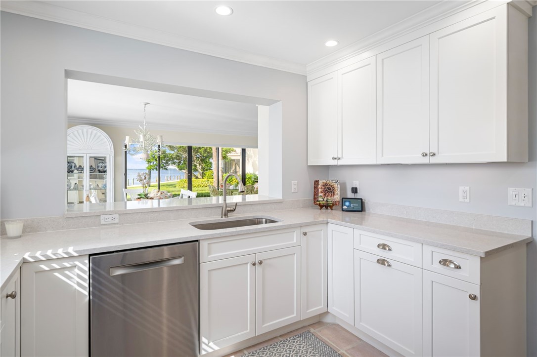 1860 Bay Road, Unit 104E Vero Beach, FL 32963 - Photo 8 of 36