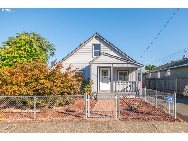 a house view with a outdoor space