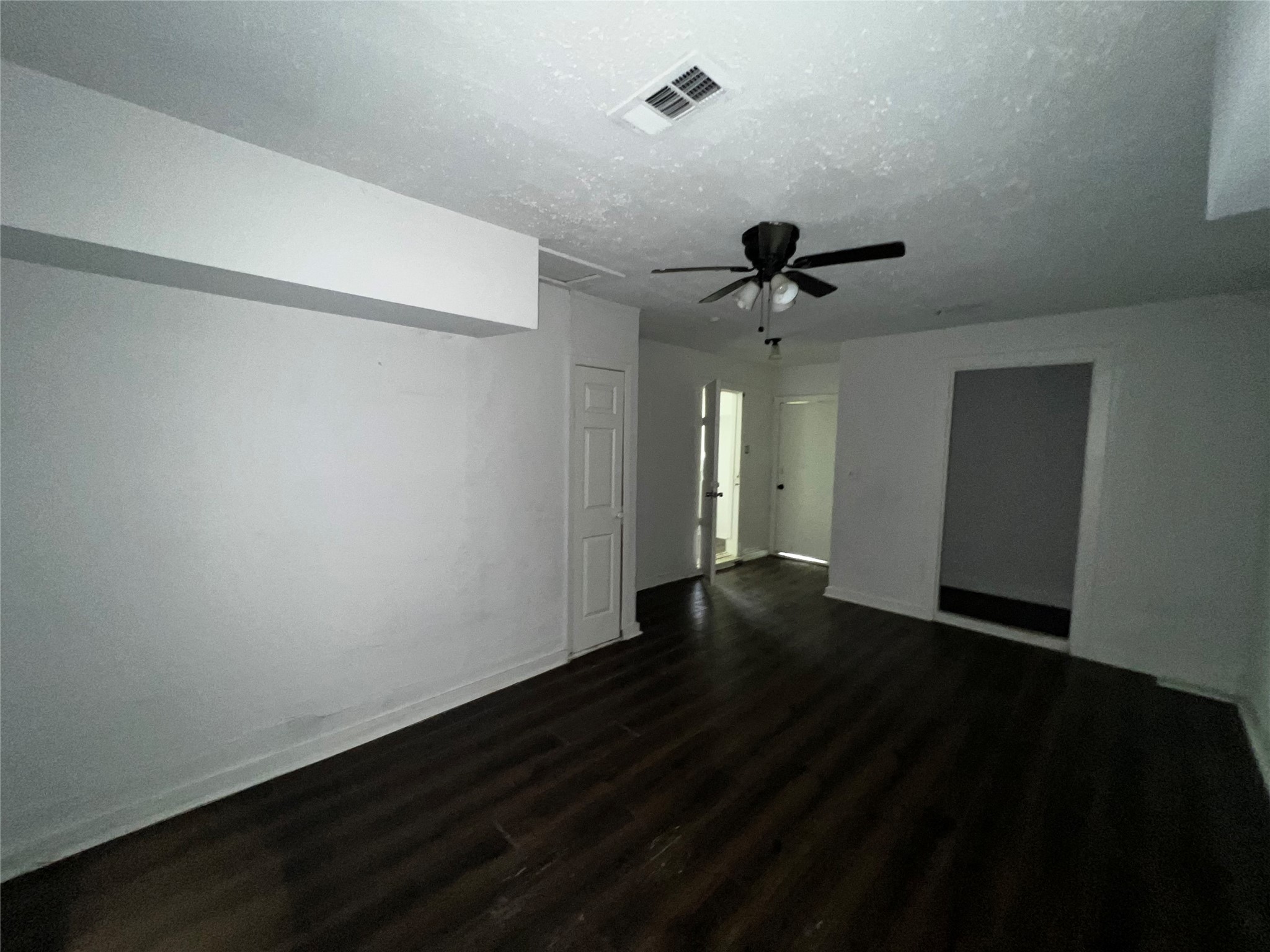 9306 St Lo Road Houston, TX 77033 - Photo 9 of 12 Gallery Image 9