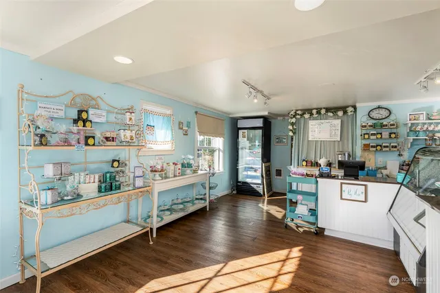 $1,250,000 | 25960 Central Avenue Northeast, Kingston, WA 98346