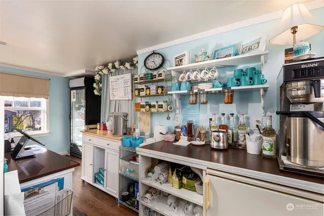 $1,250,000 | 25960 Central Avenue Northeast, Kingston, WA 98346