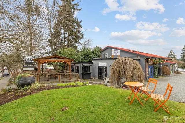 a view of room with cabinet and cabinet