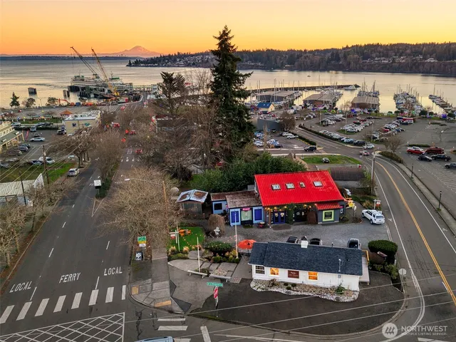 a view of a house with backyard porch and furniture