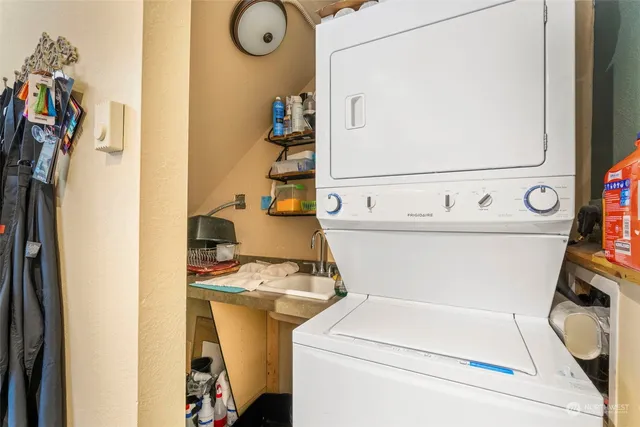 $1,250,000 | 25960 Central Avenue Northeast, Kingston, WA 98346