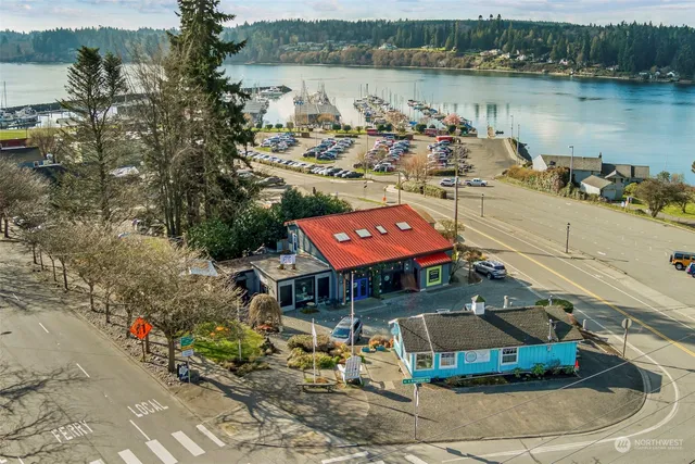 $1,250,000 | 25960 Central Avenue Northeast, Kingston, WA 98346