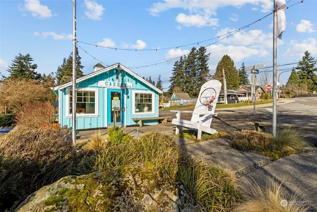 $1,250,000 | 25960 Central Avenue Northeast, Kingston, WA 98346